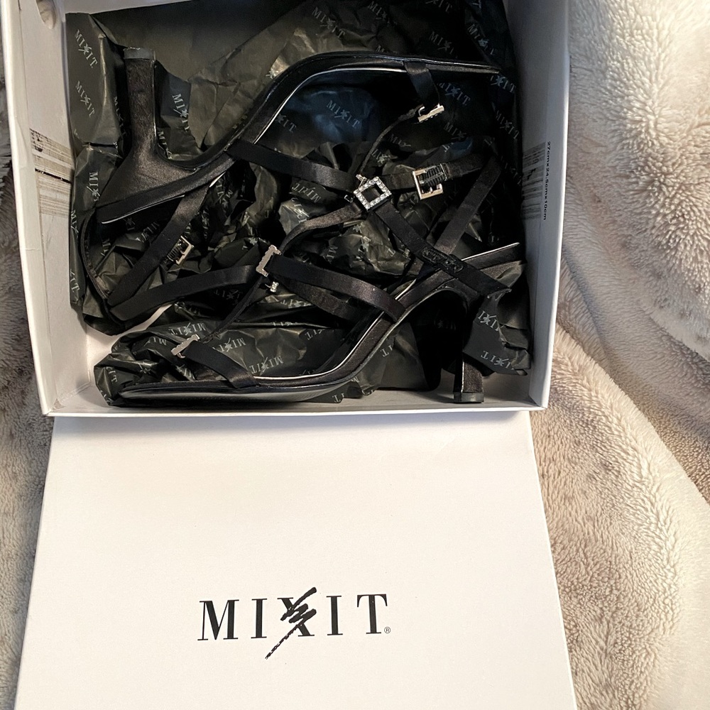 Mix It Princess Black Rhinestone Size 7.5 M Shoes! - Picture 5 of 6
